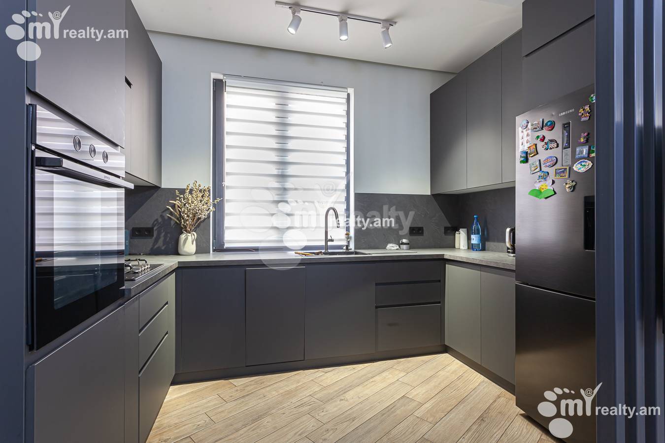 3 bedroom apartment for sale خیابان آدونس, عربگیر ایروان, 156386