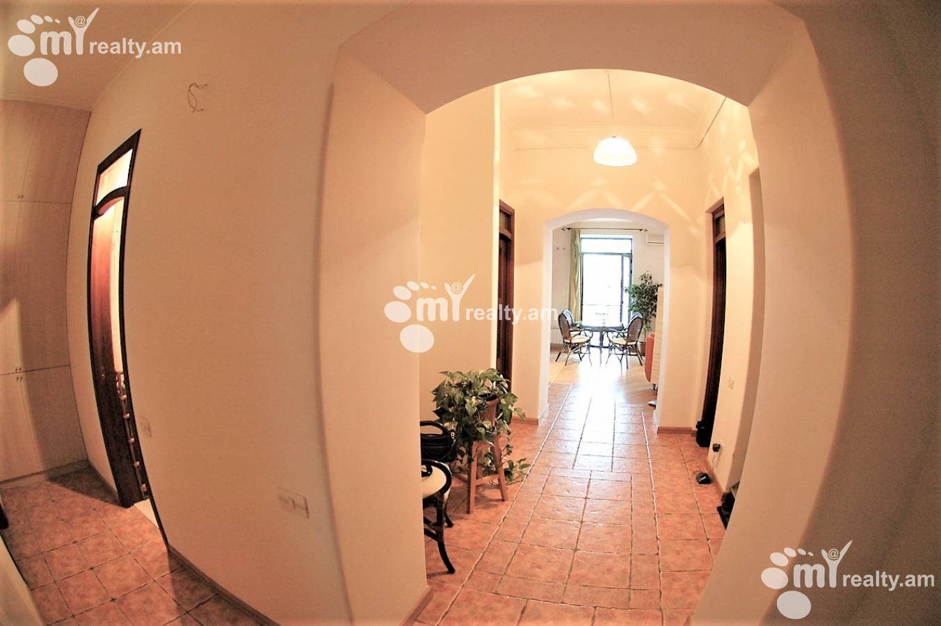 3 սենյականոց բնակարան  Չարենցի փող, Կենտրոն Երևան, 123038