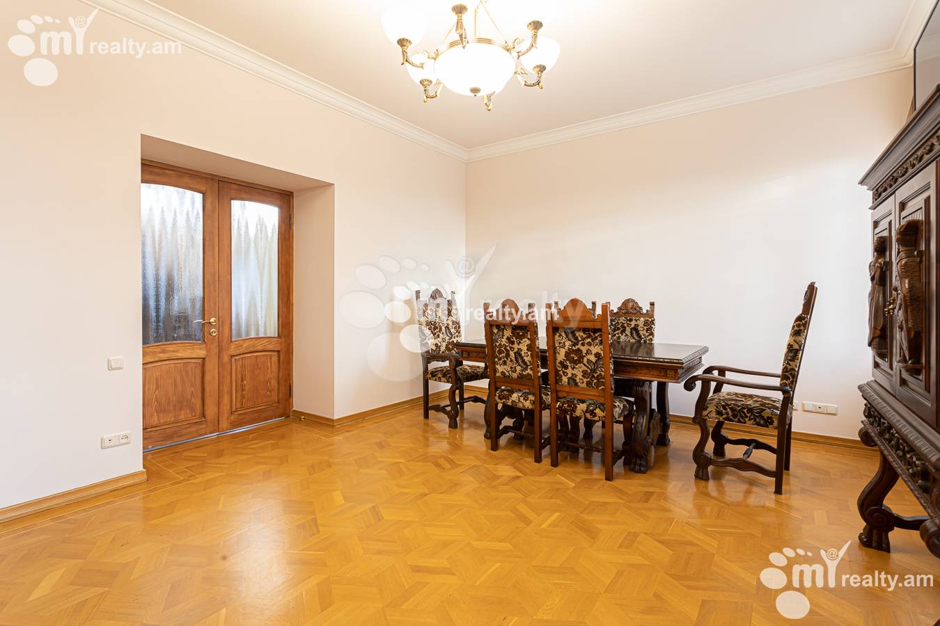 3 սենյականոց բնակարան  Աբովյան փող, Կենտրոն Երևան, 157094