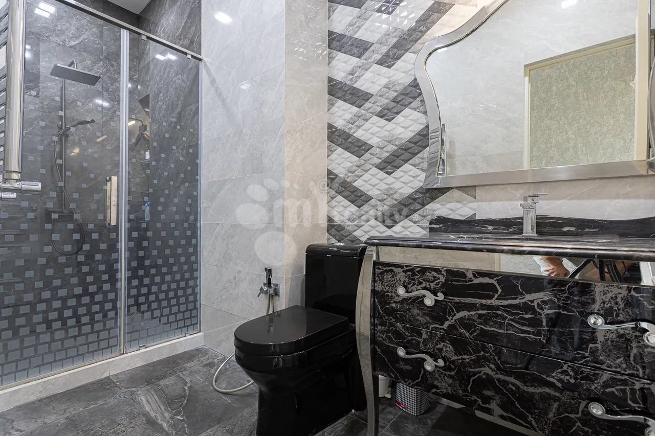 4 bedroom apartment for sale خیابان آدونس, عربگیر ایروان, 159646