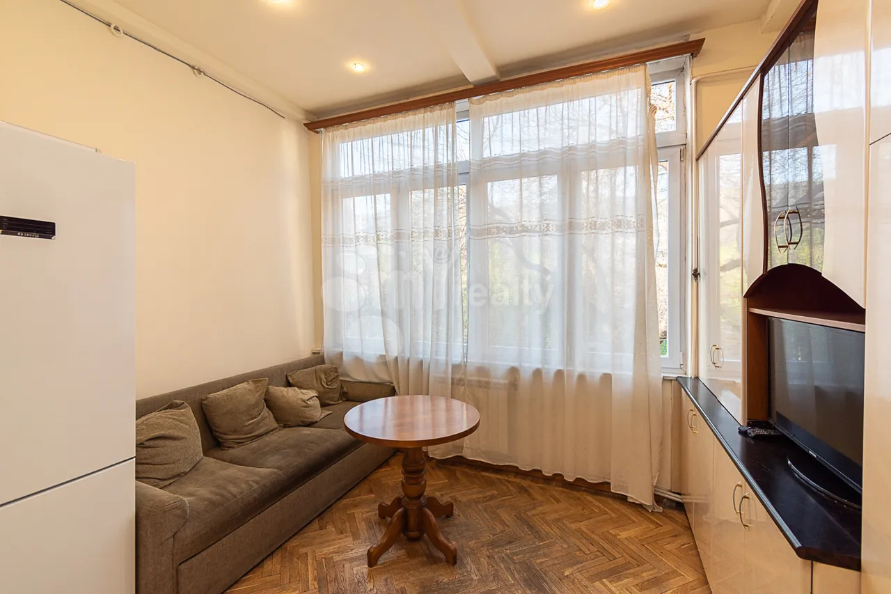 4 bedroom apartment for rent Mashtots Ave, Center Yerevan, 160196