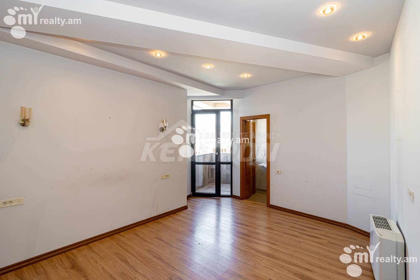 4 bedroom apartment for sale خیابان د. دِمیرچیان, مرکز شهر ایروان, 141073