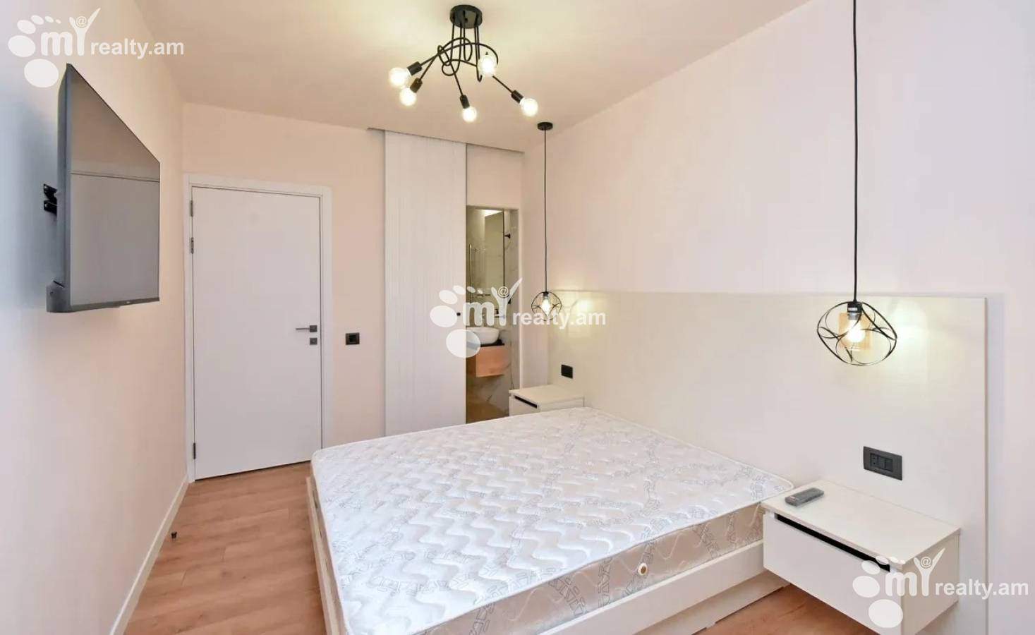 3 bedroom apartment for rent Israelyan St, Center Yerevan, 160692