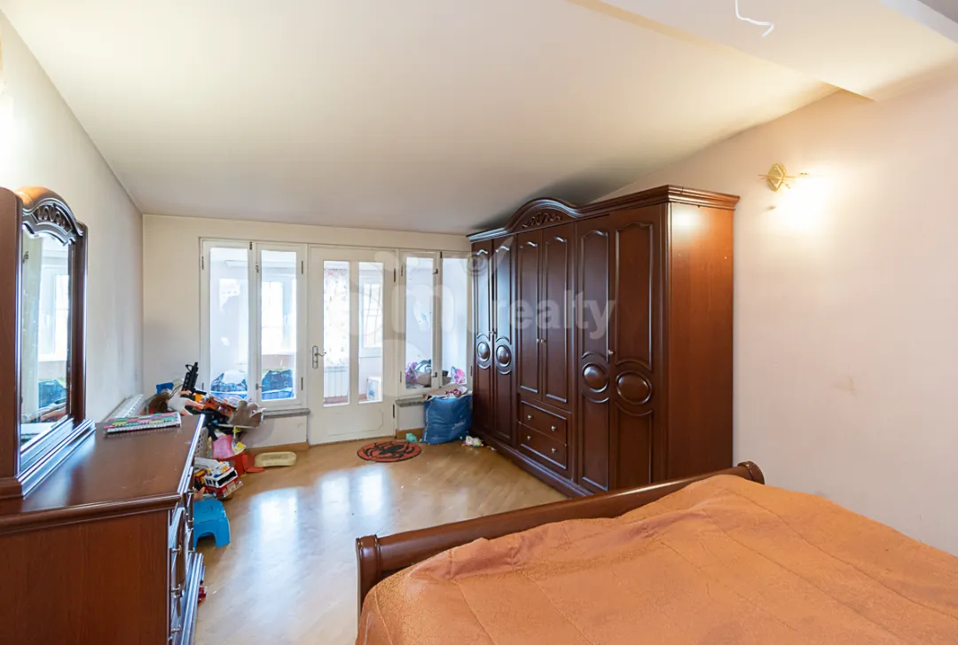 5 bedroom apartment for sale Zakyan St, Center Yerevan, 160371