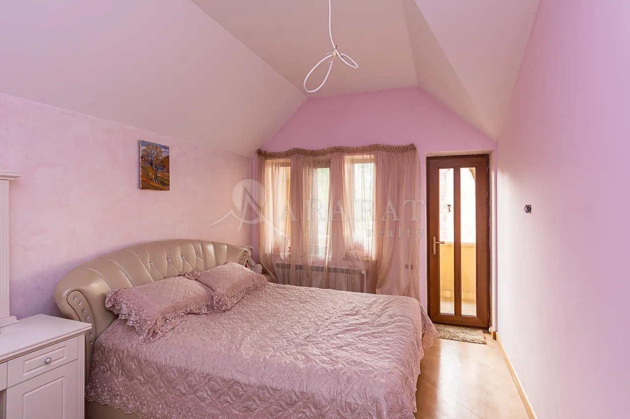 House for sale خیابان مامیکونیانتس, عربگیر ایروان, 161986