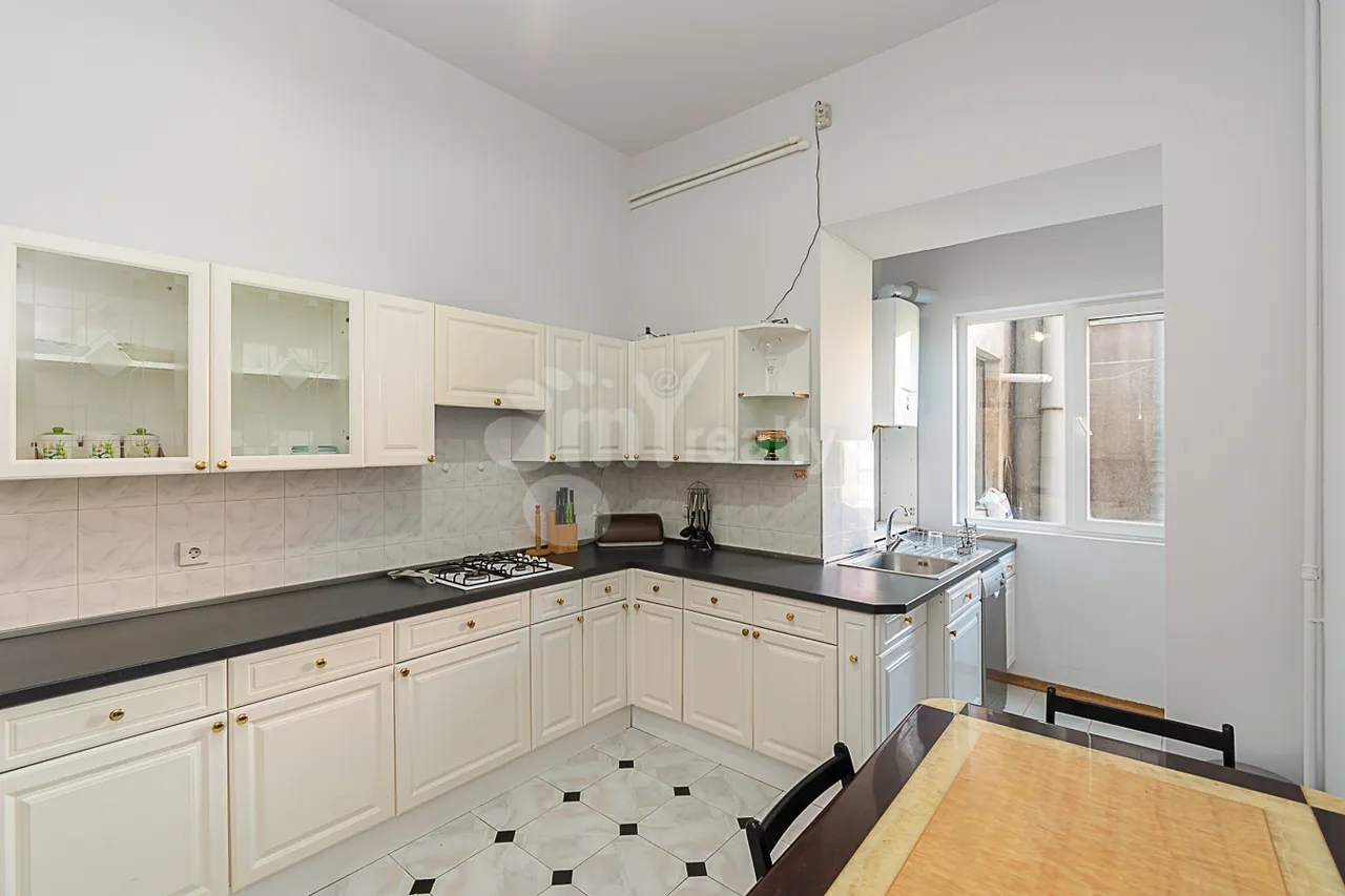 3 bedroom apartment for rent Moskovyan St, Center Yerevan, 161727