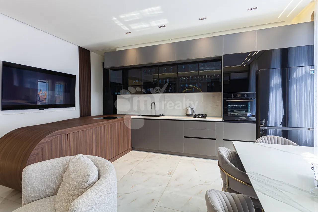 Купить 3 комнатную квартиру Маштоца пр, Центр Ереван, 160249