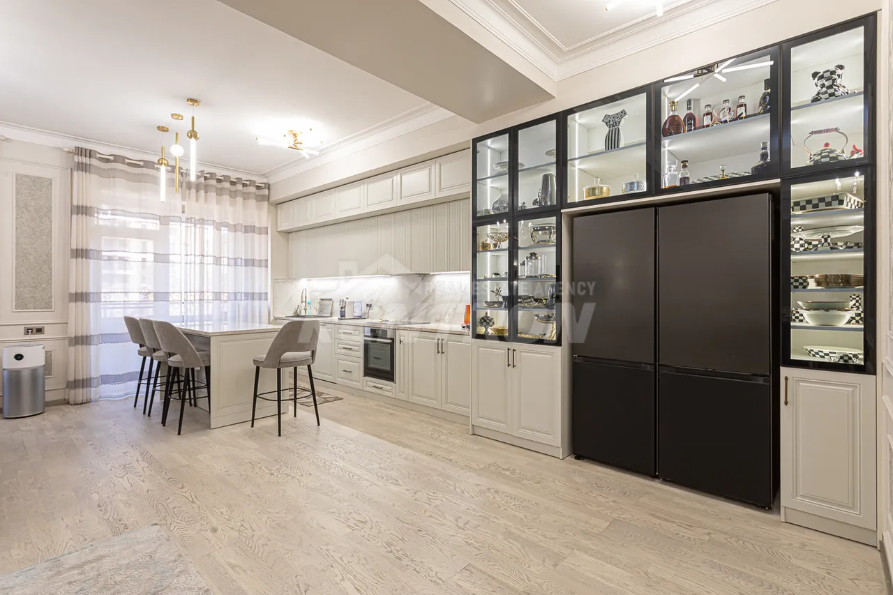 Купить 3 комнатную квартиру Бузанд ул, Центр Ереван, 159658