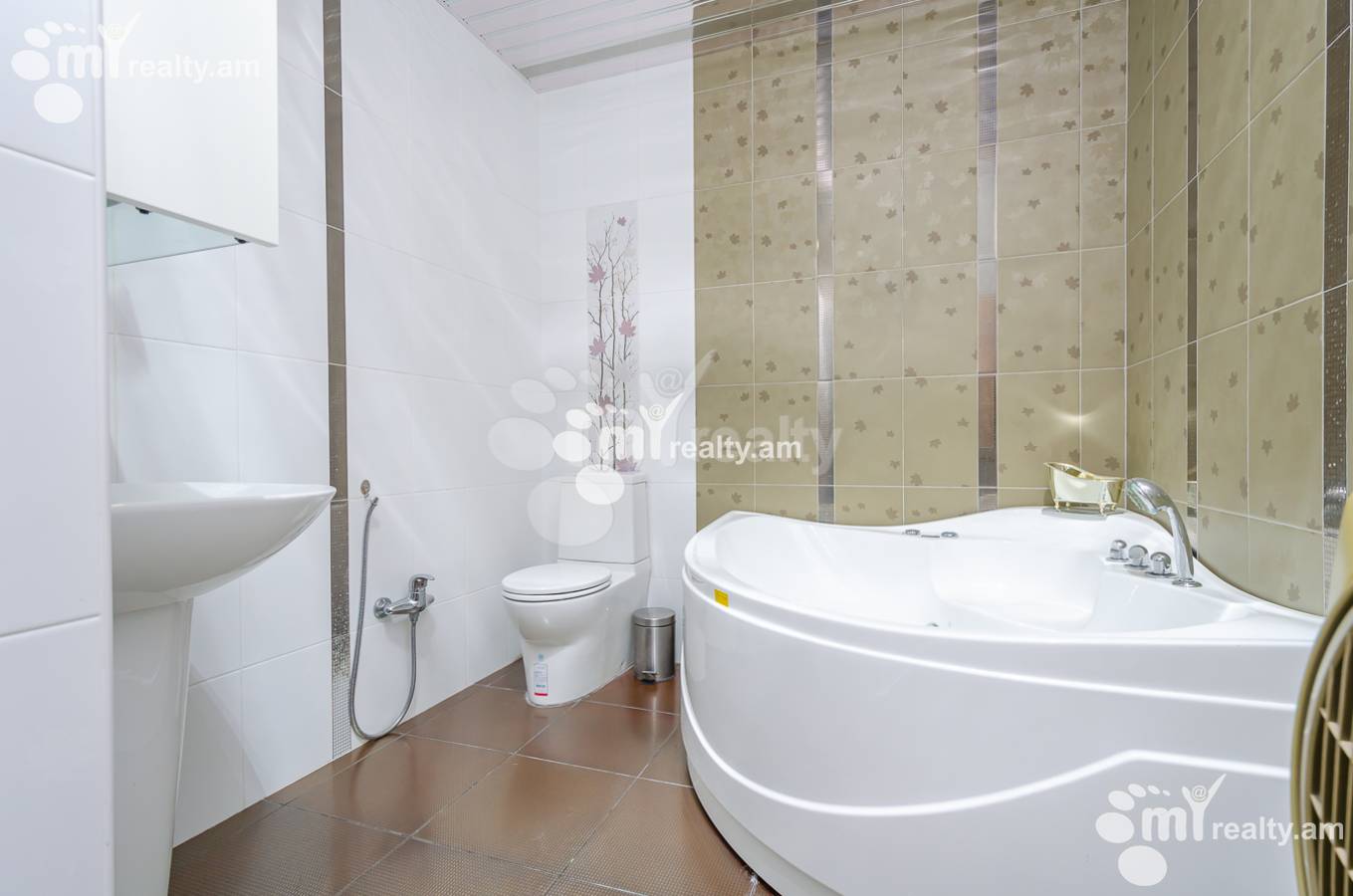 4 սենյականոց բնակարան  Կոմիտասի պող, Արաբկիր Երևան, 153021