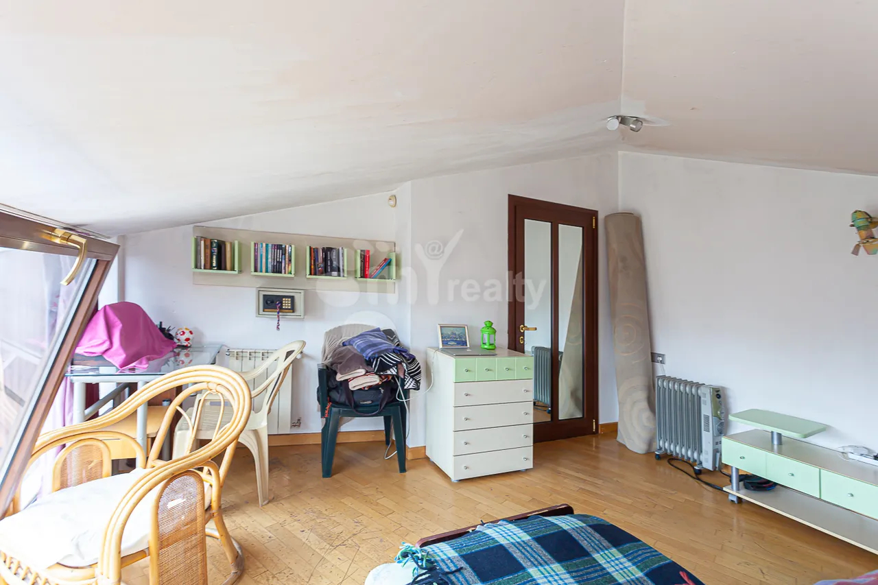 5 սենյականոց բնակարան վարձով Տերյան փող, Կենտրոն Երևան, 158100