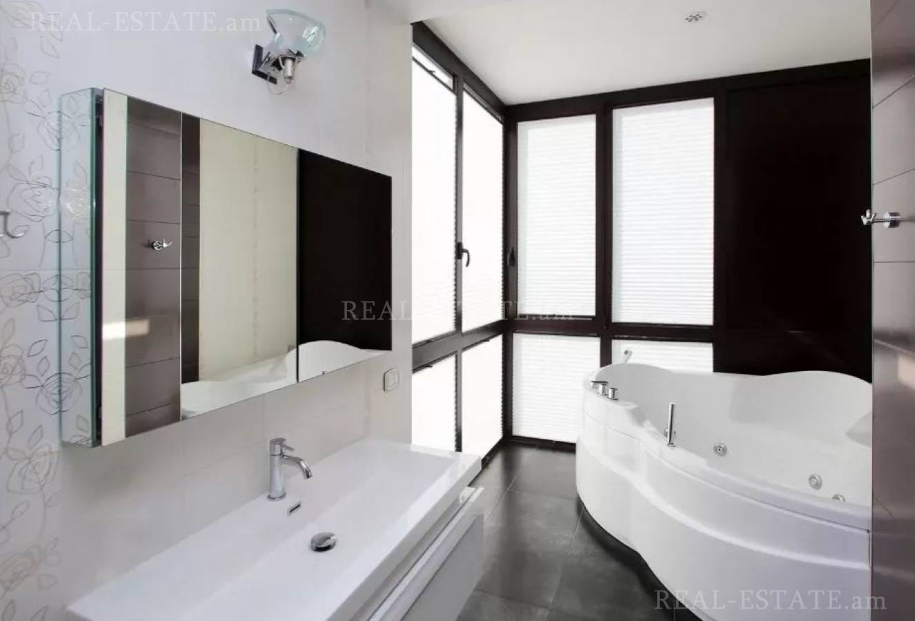 3 bedroom apartment for sale خیابان وازگِن سارگیسیان, مرکز شهر ایروان, 125068