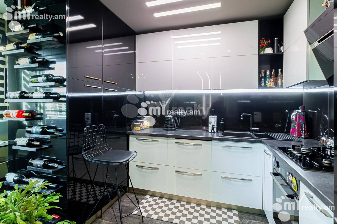 3 սենյականոց բնակարան  Դ. Դեմիրճյան փող, Կենտրոն Երևան, 154852