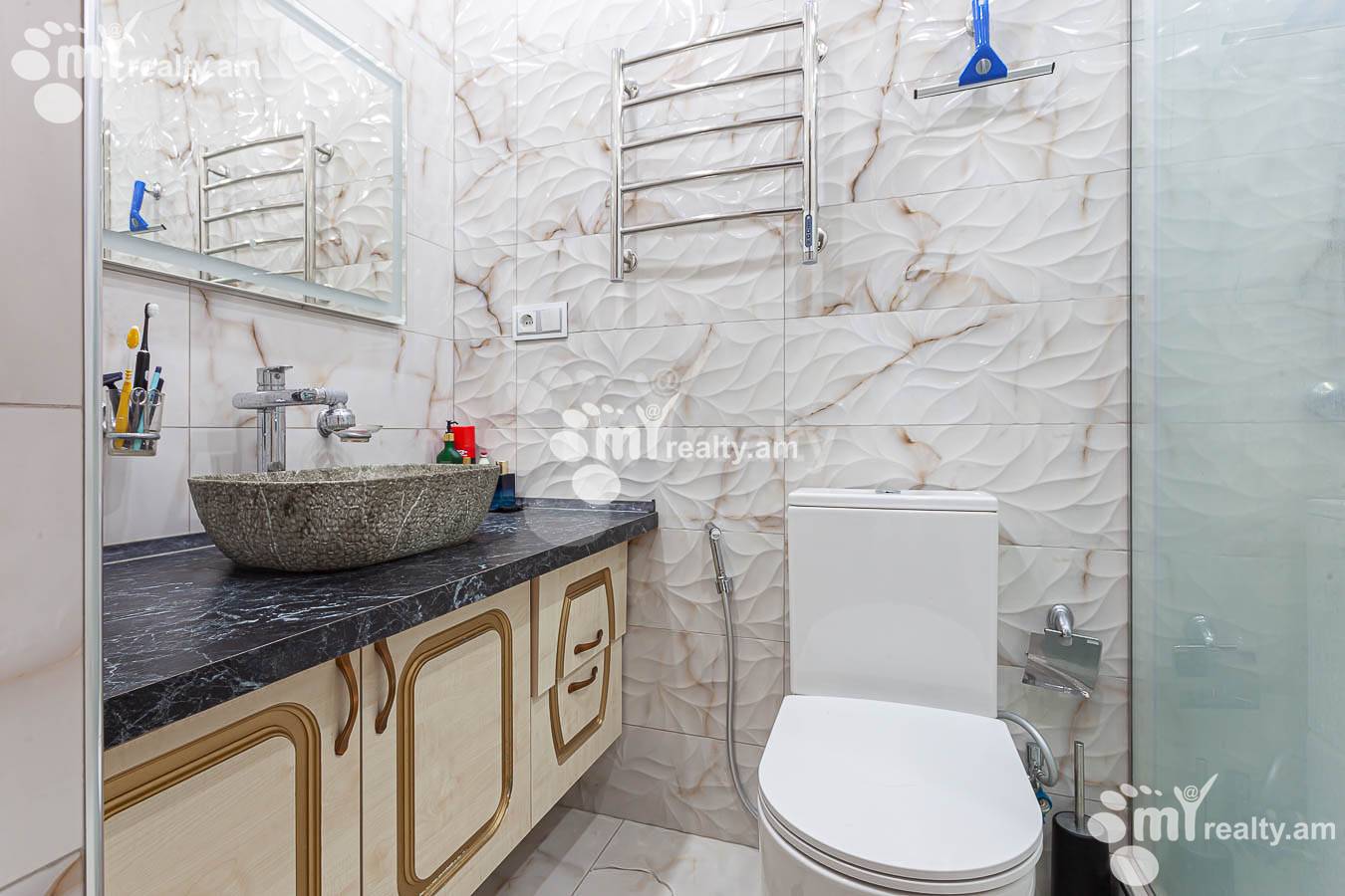 Купить 5 комнатную квартиру Сасна Црер ул., Давташен Ереван, 153655