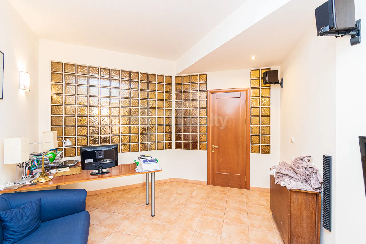 5 bedroom apartment for rent A.Manukyan St, Center Yerevan, 161632