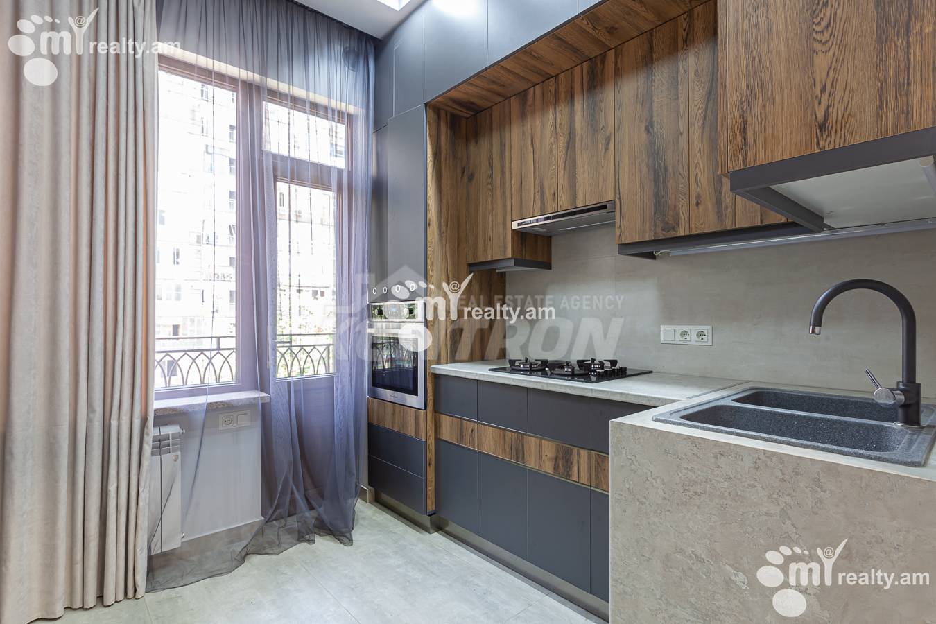 3 սենյականոց բնակարան  Մաշտոցի պող, Կենտրոն Երևան, 155939