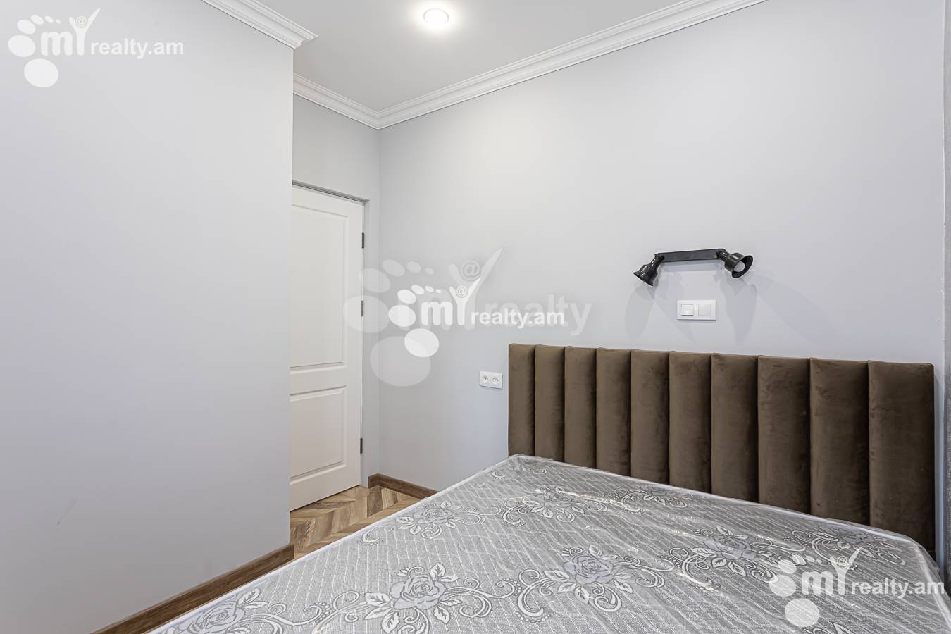 3 սենյականոց բնակարան վարձով Սարյան փող, Կենտրոն Երևան, 156857