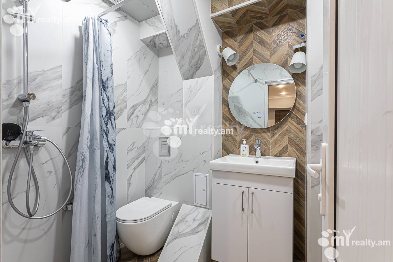 3 սենյականոց բնակարան վարձով Սարյան փող, Կենտրոն Երևան, 156857