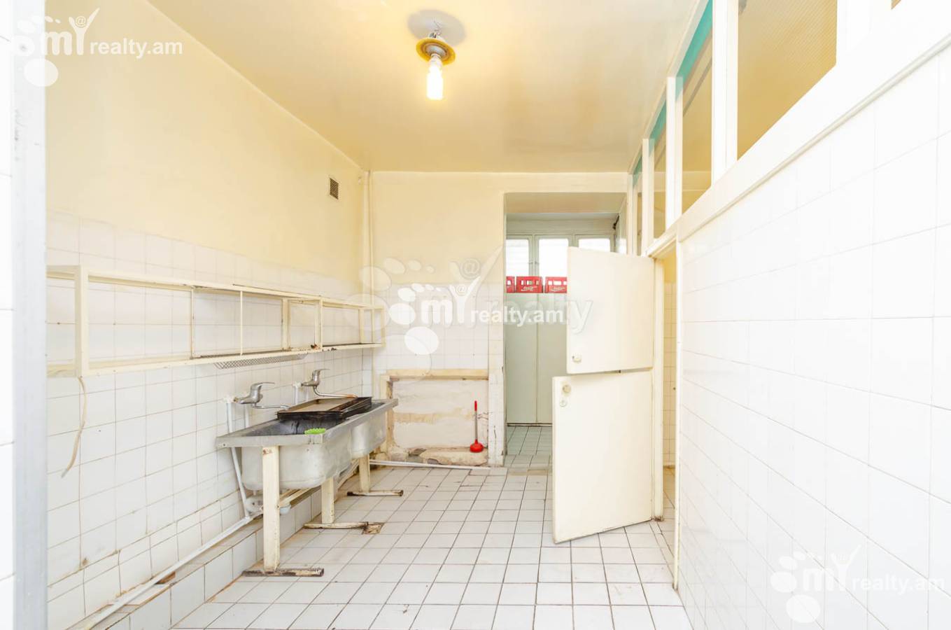 Commercial for sale خیابان کومیتاس, عربگیر ایروان, 144951