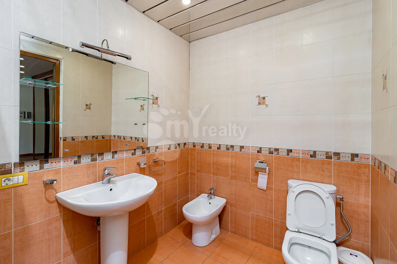 3 սենյականոց բնակարան վարձով Հյուսիսային պող, Կենտրոն Երևան, 159697