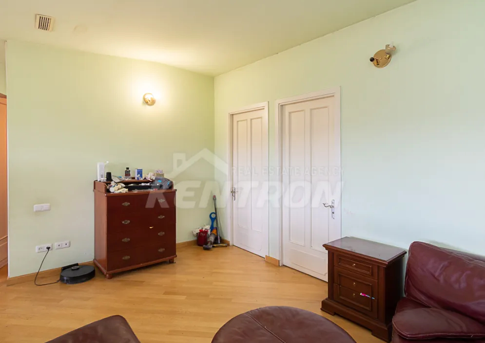 5 bedroom apartment for sale Zakyan St, Center Yerevan, 161876