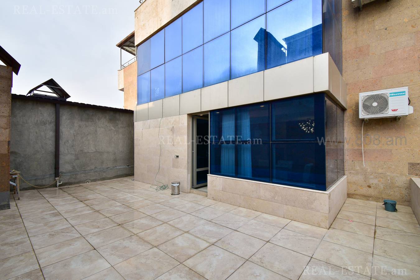 4 սենյականոց բնակարան  Ծիծեռնակաբերդի խճուղի, Կենտրոն Երևան, 126572