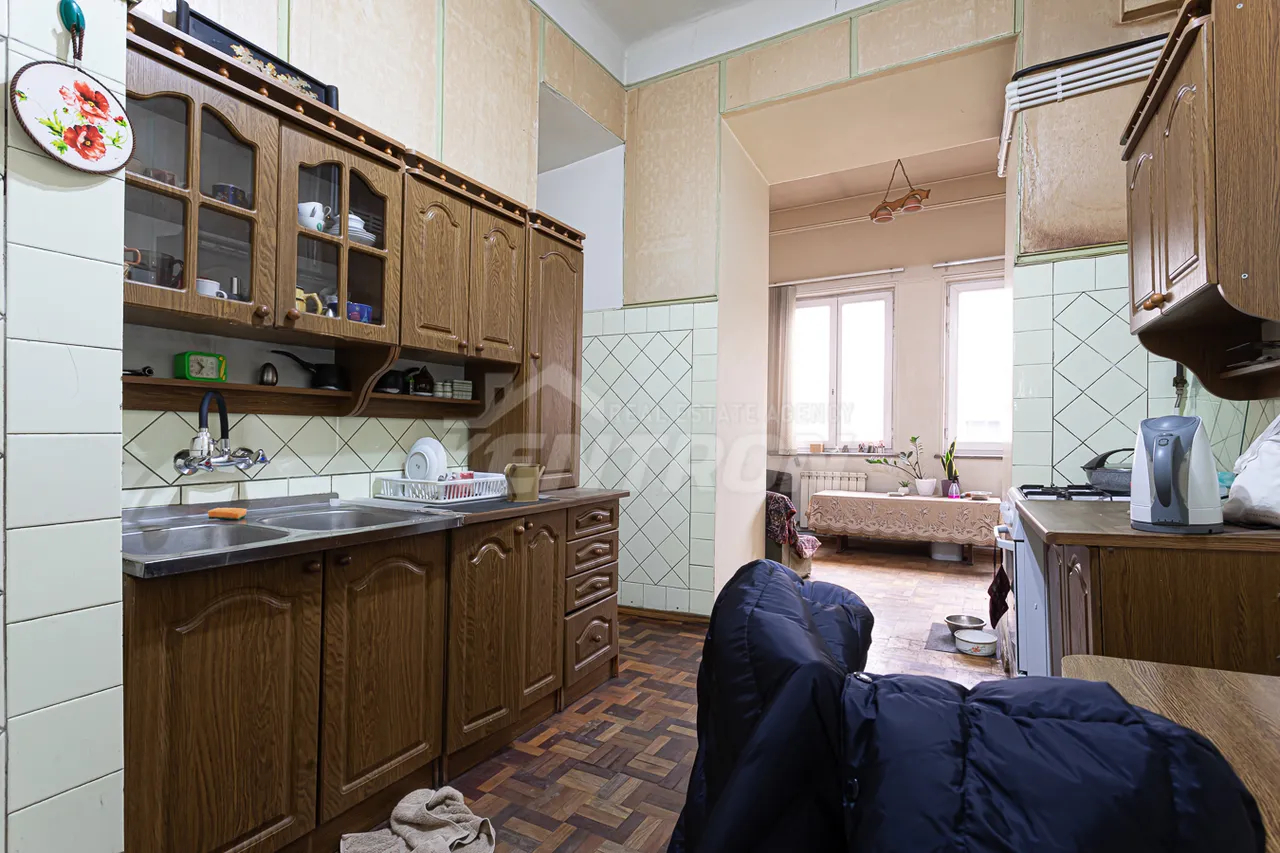 4 bedroom apartment for sale Isahakyan St, Center Yerevan, 158231