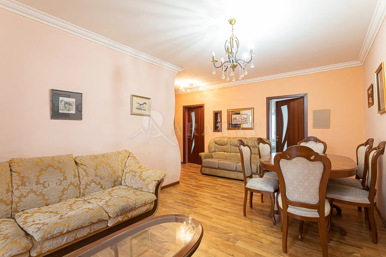 3 bedroom apartment for sale Abovyan St, Center Yerevan, 157548