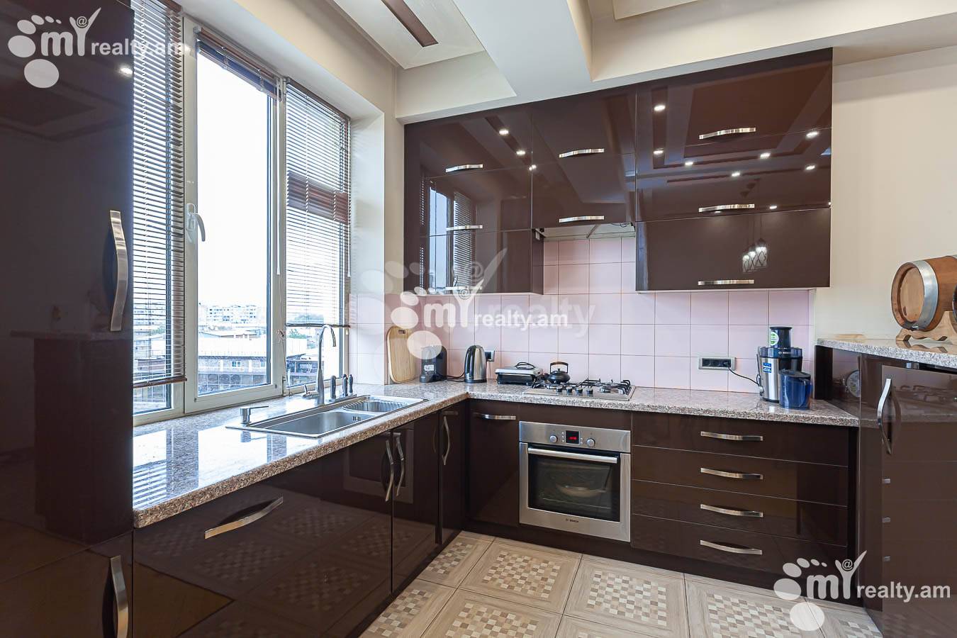 3 bedroom apartment for sale Paronyan St, Center Yerevan, 153346