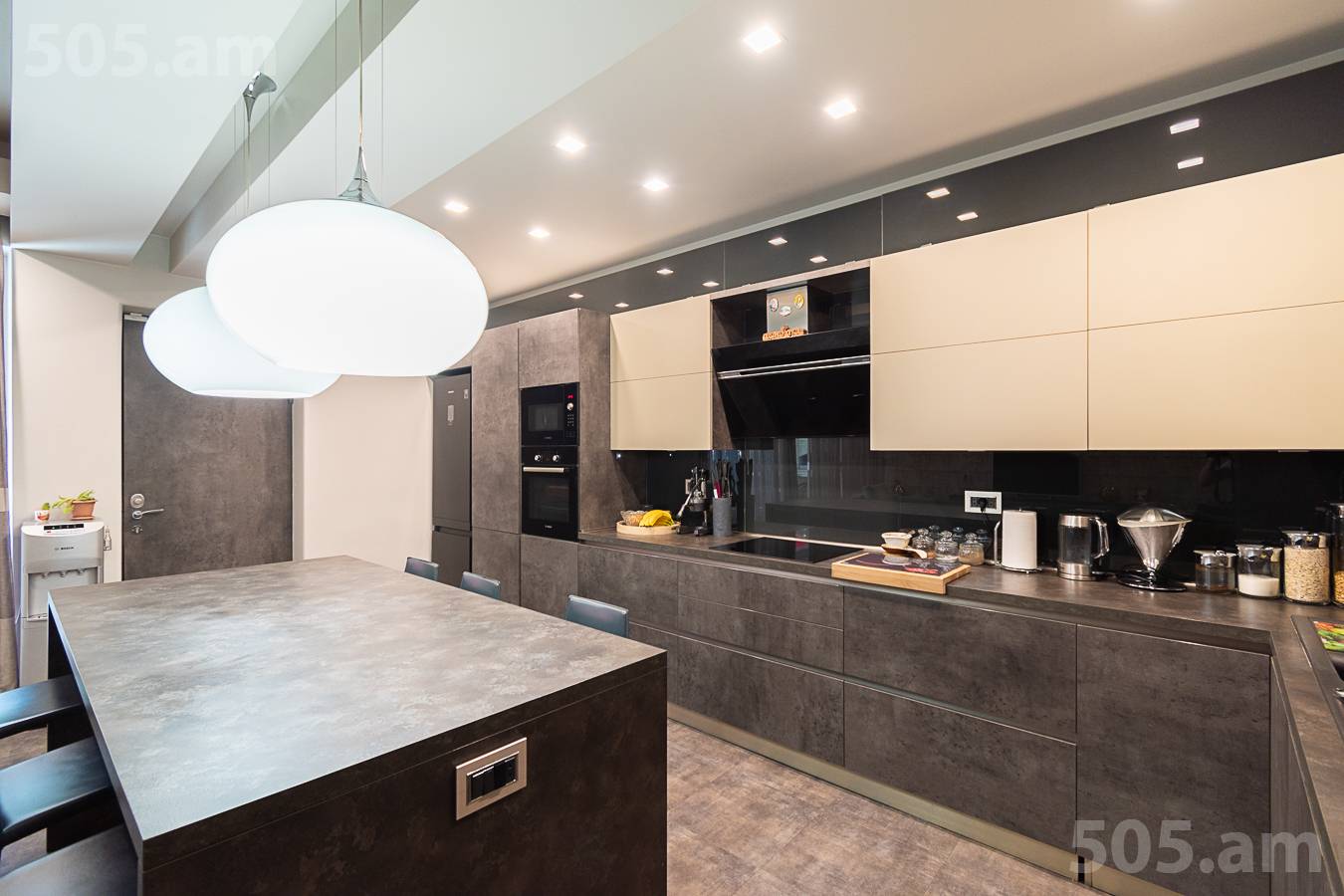 6 սենյականոց բնակարան  Ա.Մանուկյան փող, Կենտրոն Երևան, 153026