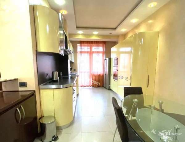 varcov-bnakaran-norakaruycum/3-senyakanoc/Abovyan+St/Center/Yerevan