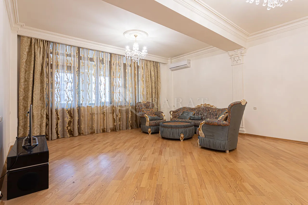 3 bedroom apartment for rent Amiryan St, Center Yerevan, 158204