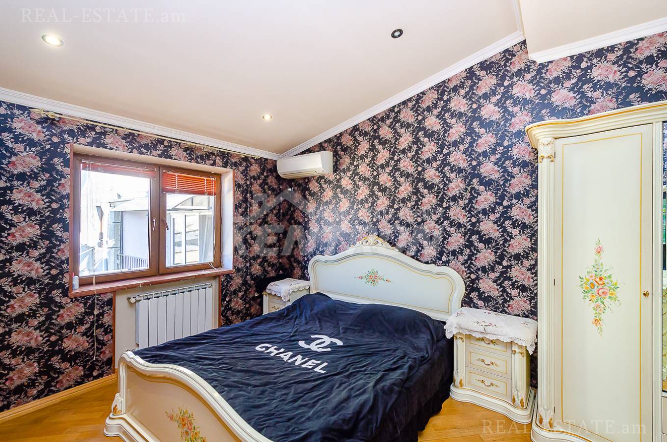 Купить 5 комнатную квартиру Мгер Мкртчян ул, Центр Ереван, 143829