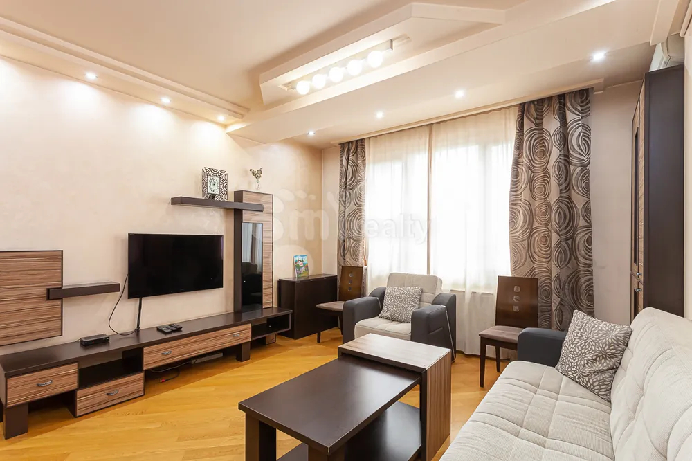 varcov-bnakaran/2-senyakanoc/Sayat-Nova+Ave/Center/Yerevan