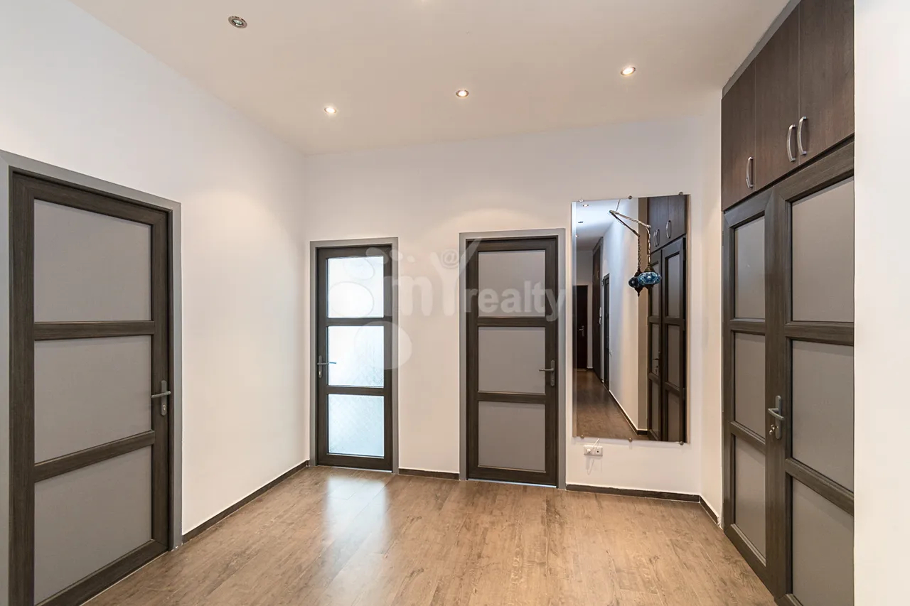4 bedroom apartment for rent Aram St, Center Yerevan, 159129