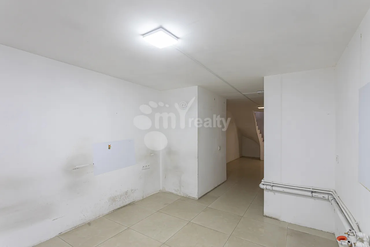 Commercial property for rent Vardanants St, Center Yerevan, 159999