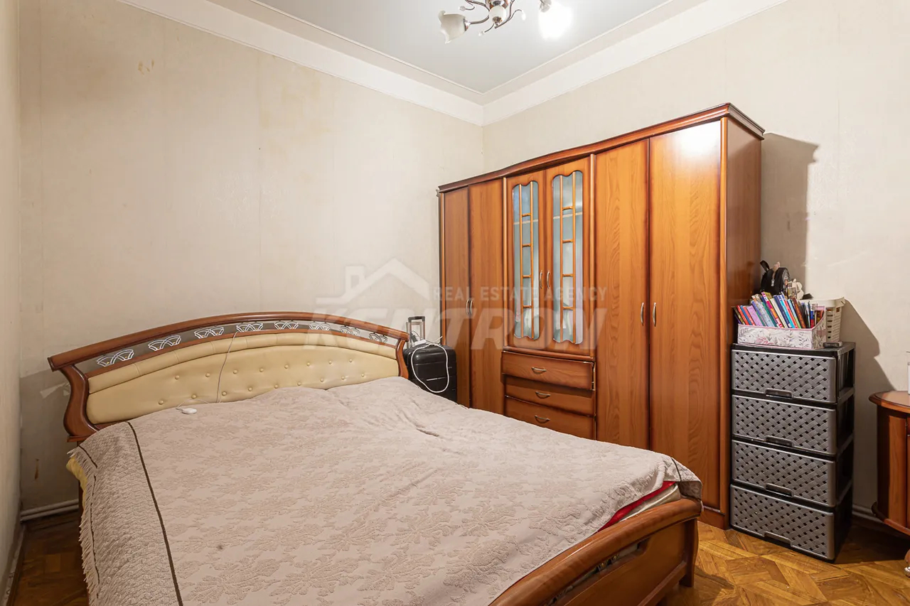 3 bedroom apartment for sale Paronyan St, Center Yerevan, 157419
