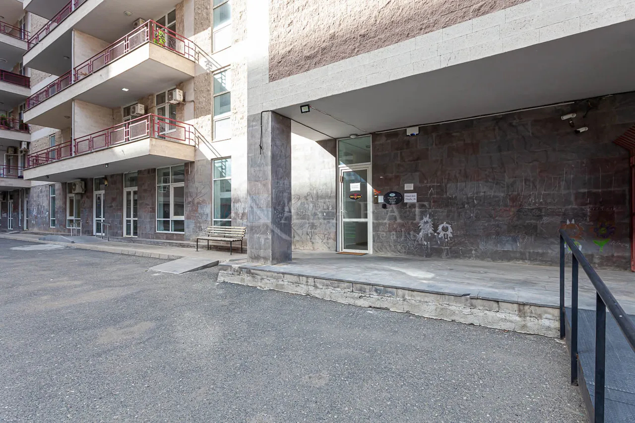 3 սենյականոց բնակարան  Ռոստոմի փող, Կենտրոն Երևան, 157235