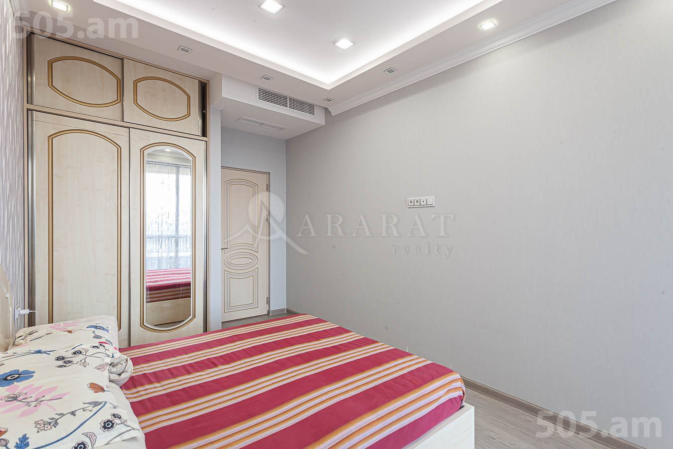 Купить 5 комнатную квартиру Сасна Црер ул., Давташен Ереван, 154845