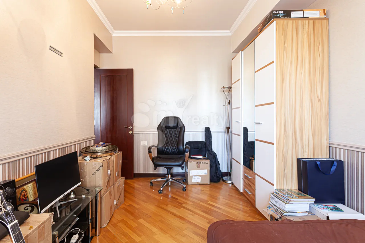 4 bedroom apartment for rent Amiryan St, Center Yerevan, 161520
