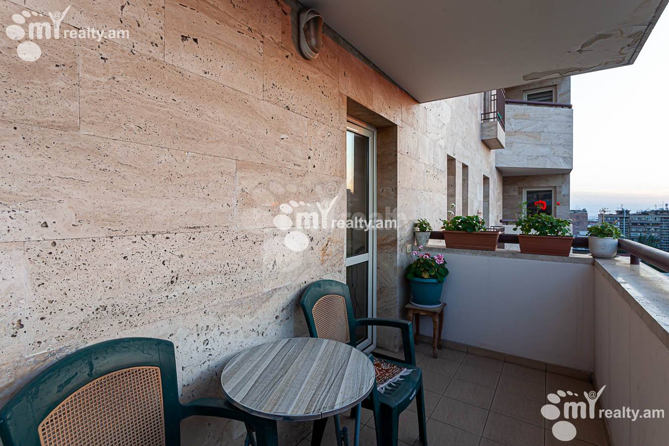 Купить 3 комнатную квартиру Кохбаци ул, Центр Ереван, 154527