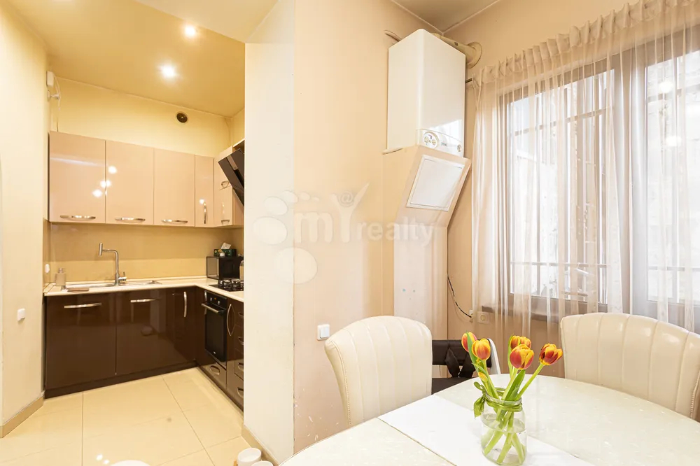 bnakaran/4-senyakanoc/M.Khorenatsi+St/Center/Yerevan