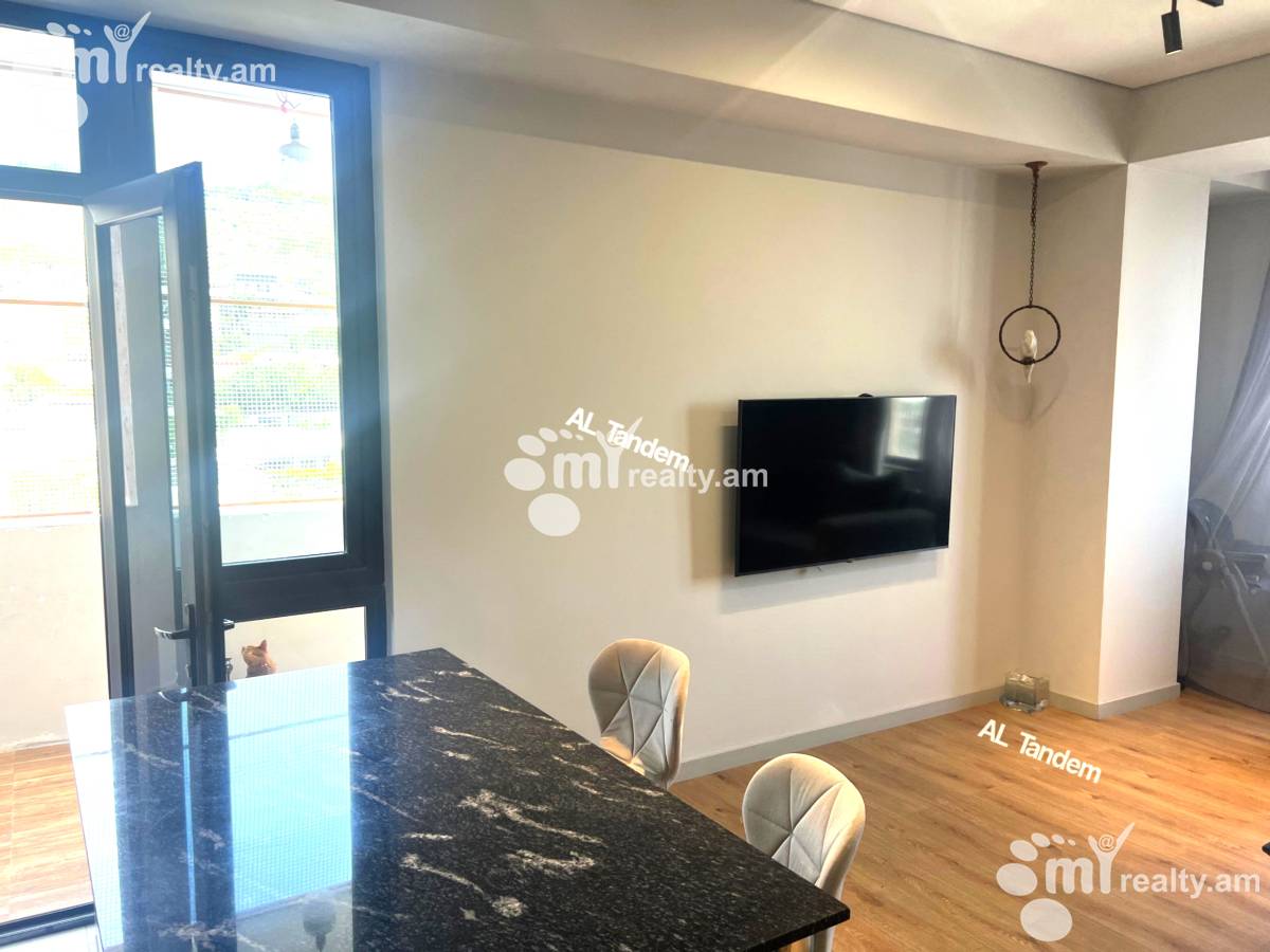 3 bedroom apartment for sale Charents St, Center Yerevan, 136351