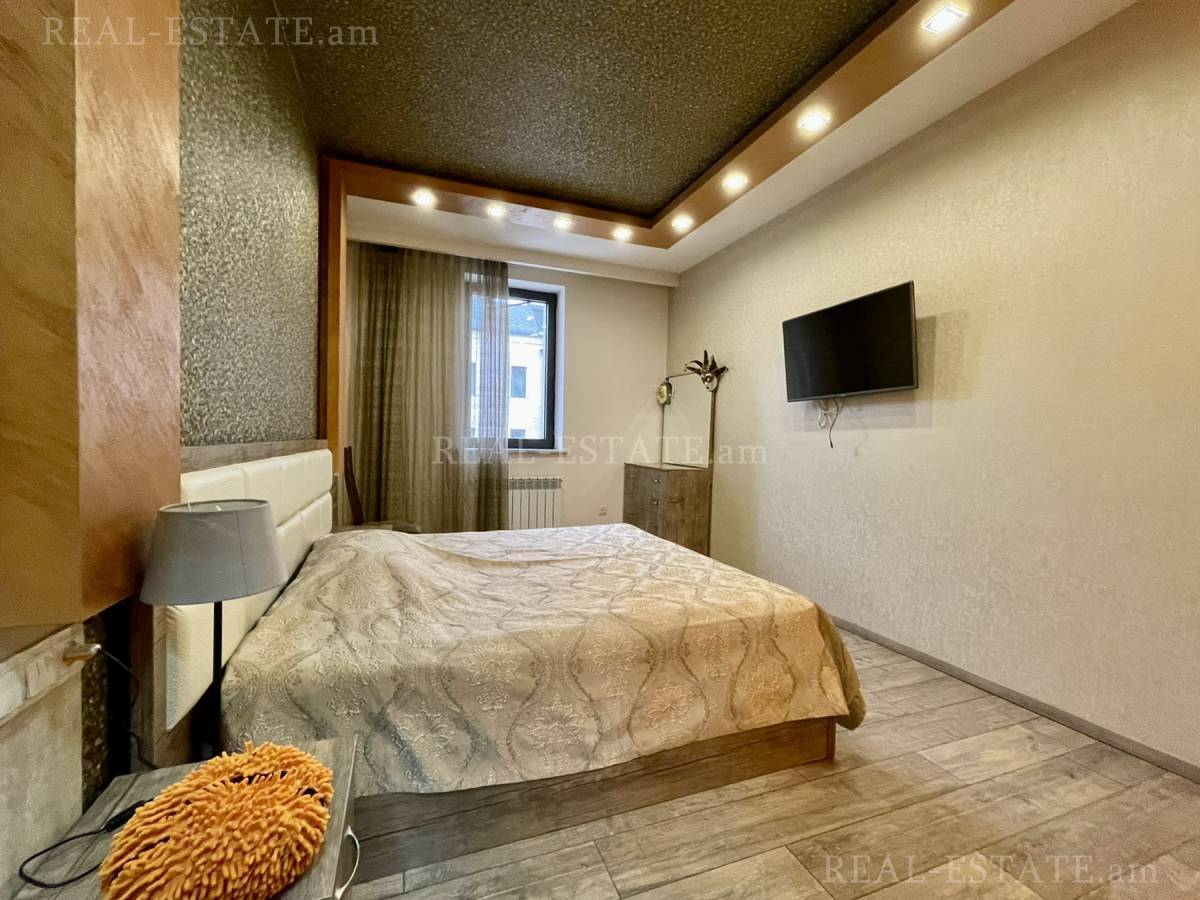 3 bedroom apartment for rent Antarayin St, Center Yerevan, 136837