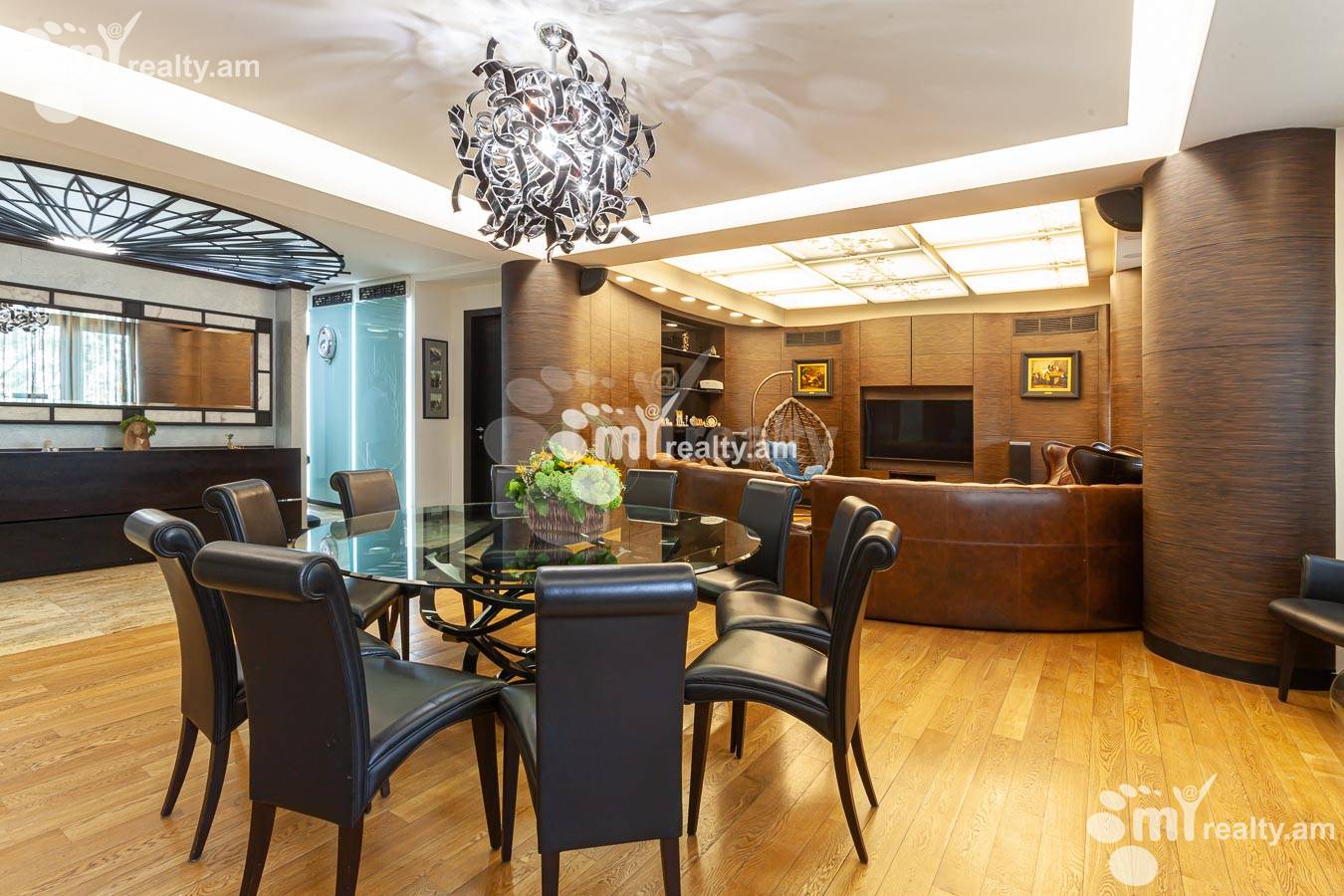 4 սենյականոց բնակարան  Տերյան փող, Կենտրոն Երևան, 155295