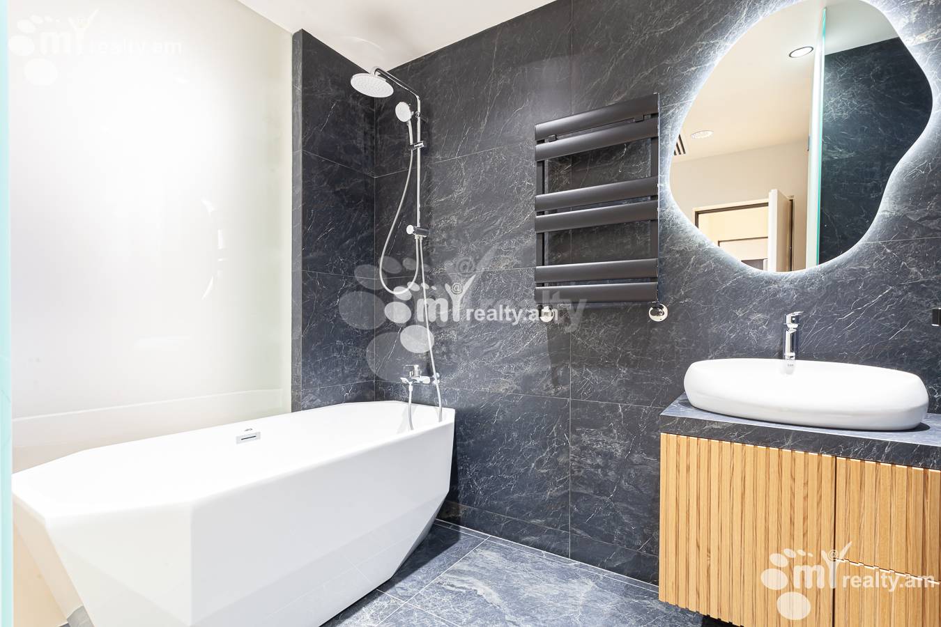 3 սենյականոց բնակարան վարձով Տերյան փող, Կենտրոն Երևան, 156964