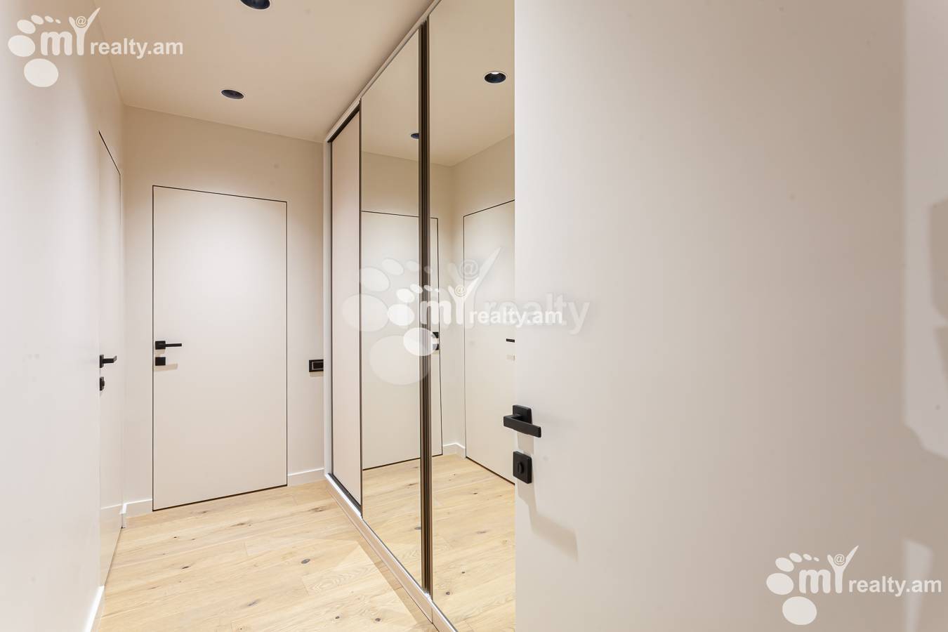 3 սենյականոց բնակարան վարձով Տերյան փող, Կենտրոն Երևան, 156964