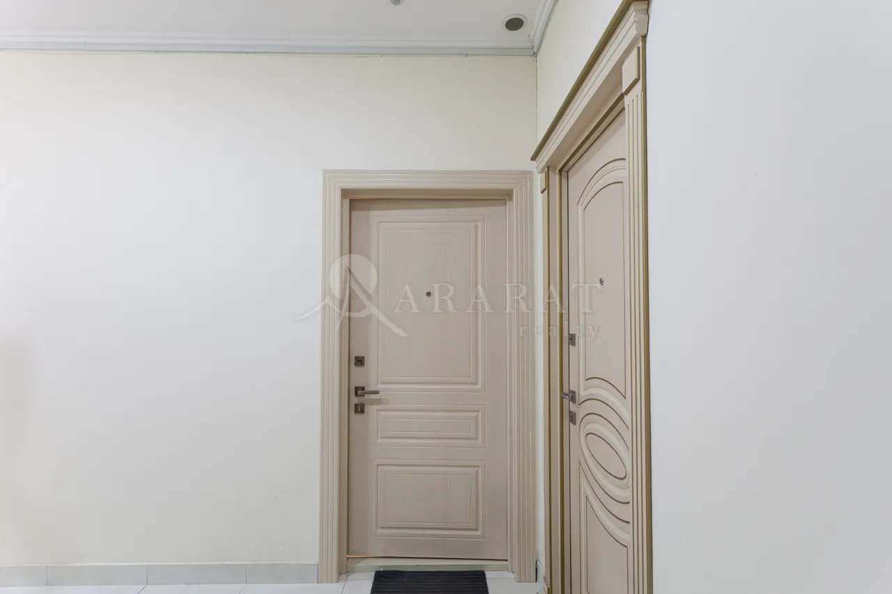 3 սենյականոց բնակարան  Ամիրյան փող, Կենտրոն Երևան, 159135