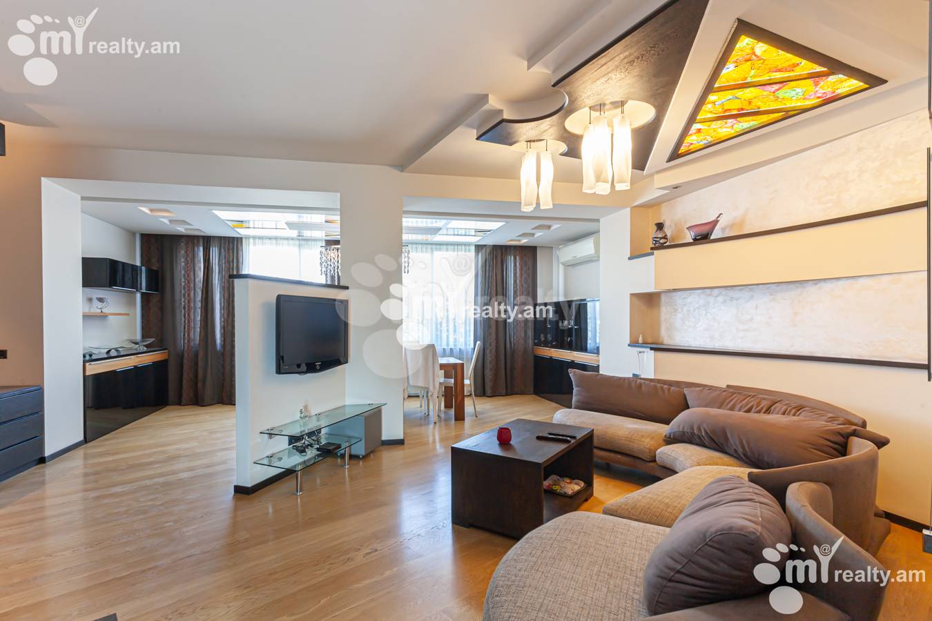 4 սենյականոց բնակարան  Իսահակյան փող, Կենտրոն Երևան, 151935