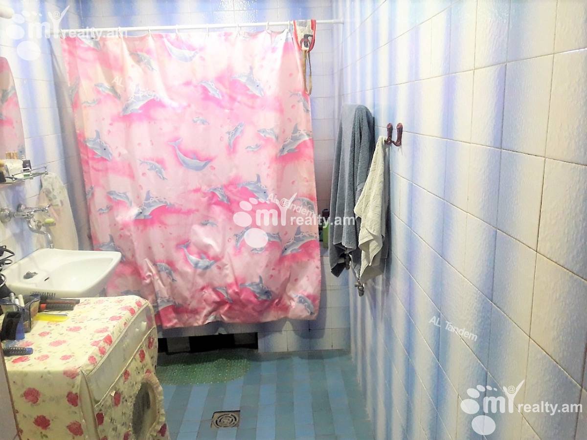 4 bedroom apartment for sale Zarobyan St, Center Yerevan, 128008