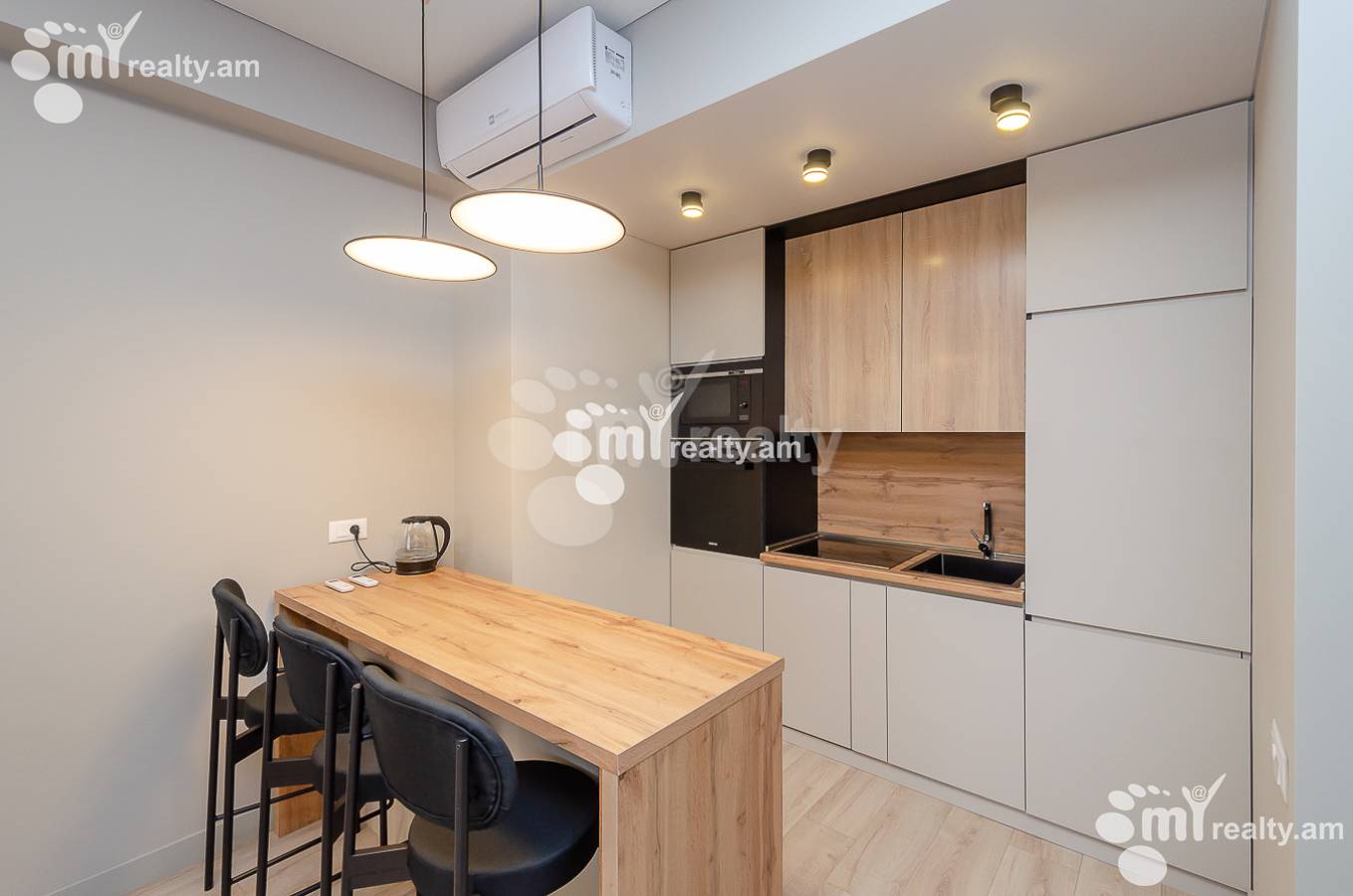 3 bedroom apartment for sale rue d'A.Manukyan, Center Yerevan, 152059
